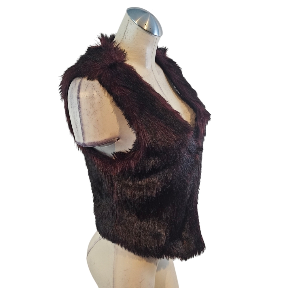 Me Jane Size M Faux Fur Vest in Rich Burgundy and Black